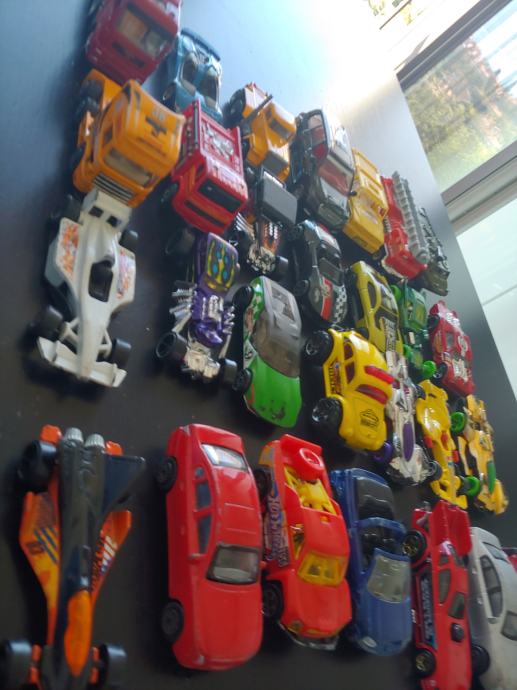 Avtki Hotwheels In Drugi Kosov