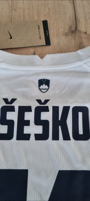 Originalni Nike Dres Slovenske Nogometne Reprezentance Benjamin E Ko