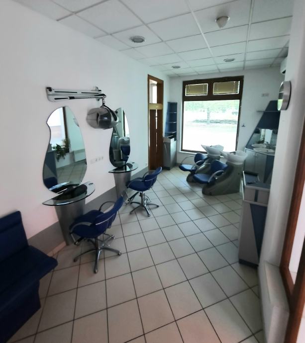 Na Obmo Ju Term Ptuj Oddam Opremljen Frizerski Salon Oddaja