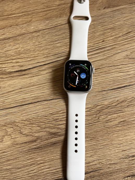 Apple Watch Serija 5 40 Mm Srebrna