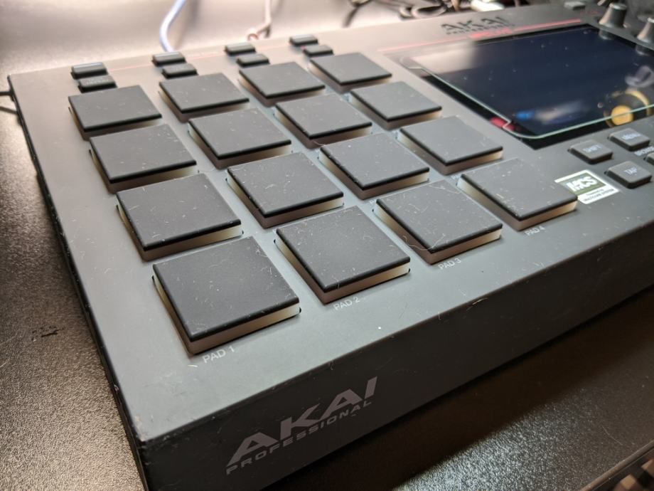 AKAI MPC LIVE Sampler 120 GB SSD Expansion Packi