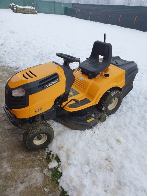 Prodam Vrtni Traktor Cub Cadet Lt Pr