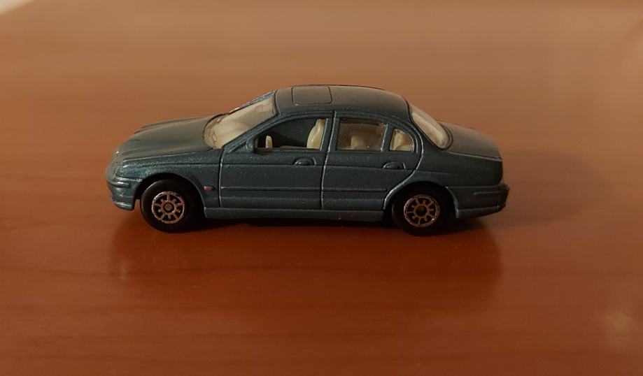 WELLY JAGUAR S TYPE AVTOMOBILČEK MODEL