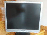 19" monitor Samsung SyncMaster 920BM , 19 colski MONITOR z zvočniki