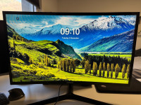 Samsung ukrivljen 27” monitor