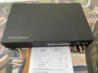 Prenosni računalnik Asus Zenbook - NOV ZAPKIRAN! 1000 eur