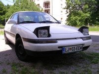 Mazda 323 F limuzina