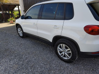 VW Tiguan suv