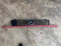 Mercedes benz Vito 96-03 sprednja maska znak