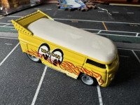 Hot Wheels Volkswagen Drag Bus Mooneyes Boulevard