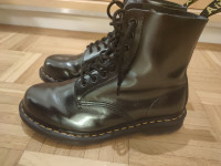 Dr Martens 42