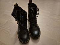 Dr. Martens bulerji, številka 37