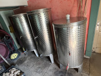 Nerjaveče INOX cisterne za vino, 300, 380 in 500 L prodamo