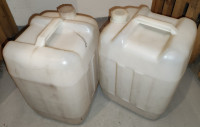 Prodam dva kanistra (za vino), 2 x 20l.