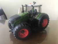 Traktor Fendt - Bruder, s prikolico