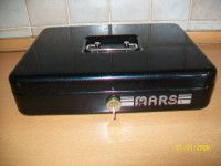Prenosna blagajna (kovinska, ročna) MARS s ključkom