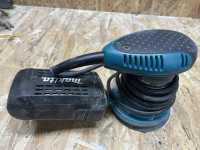 Makita ekscentrični brusilnik BO5031