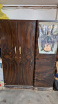 Starinska masivna lesena omara