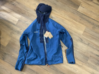 Nepremočljiva jakna Mammut Taiss HS Hooded Jacket - deep ice/marine