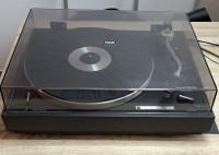 Gramofon NAD 202