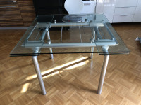 Steklena jedilna miza 100x100cm, raztegljiva na 150 cm