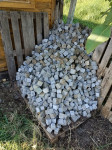 Prodam male tonalitne granitne kocke cca. 5x5x5cm. 0,20EUR/kos.