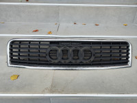 AUDI A4 B6 MASKA ORIGINAL PREDNJA SPREDNJA PREDAJ SPREDAJ