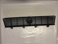 PASSAT 32B sprednja maska VW grill spredaj VOLKSWAGEN