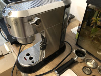 Espresso De'Longhi DeLonghi Dedica EC685, kavni aparat 15 bar 1300 W