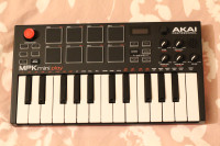 Akai MPK Mini PLAY MIDI klaviatura