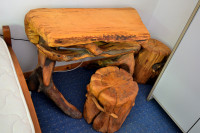"Hand made" klubska mizica iz masivnega lesa