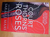 Knjiga A court of Thorns and roses, 15€