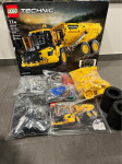 LEGO Technic 42114 Volvo 6x6 Set je razdrt in sortiran po barvi