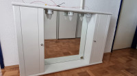 Kopalniška omarica z ogledalom bela prodam za 40 EUR - Ljubljana