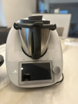 Thermomix TM6 z dodatki in kuharsko knjigo