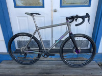 Moots Routt YBB 60cm Sram Shimano GRX Chris King Titanium Gravelbike