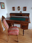 Starinska pisalna miza in stol