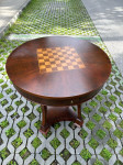 Starinska šahovska mizica