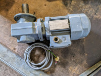 Elektromotor z reduktorjem in zavoro 0,12kW; 1380/61 obr/min; i=22,50