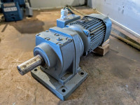 Elektromotor z reduktorjem KEB 0,37 kW, 1410/25 obr/min, 139 Nm