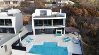 CRIKVENICA - Impresivna moderna vila z bazenom!