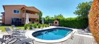 ISTRA, LOBORIKA - Hiša z bazenom in velikim vrtom
