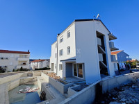 OTOK KRK, ŠILO - Apartma v prvem nadstropju s skupnim bazenom