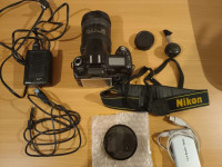 Nikon D90 Fotoaparat z objektivom Nikon 18-200