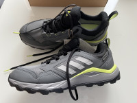 Adidas Gore tex, terrex tracerocker 2 gtx, št. 43 in 1/3.  ( NOVI )