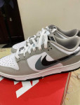 Nike dunks "spray paint swoosh", št. 42