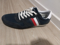 Tommy Hilfiger čevlji 43 NOVI