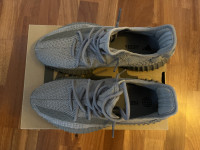 Prodam praktično nove original Adidas Yeezy Boost 350 V2 št. 41 1/3