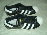 Superge ADIDAS original št.39 ženske ali moške.