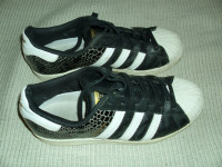 Superge ADIDAS original št. 39 ženske ali moške.